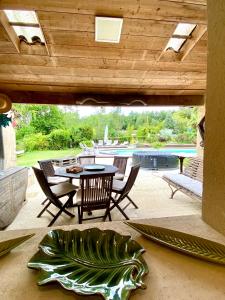 Maisons de vacances Gite la Maison de la Pimpine Lignan de Bordeaux : photos des chambres