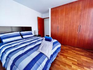 Vista a las montañas y Calefaccion cerca de teleferico y U Catolica