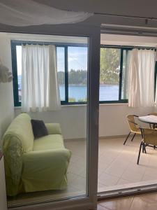 2 bed Comfy Gem: Functional, Ideal Location, Steps to the Beach