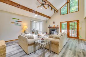 Hot Tub at Mountain-View Ozarks Retreat!