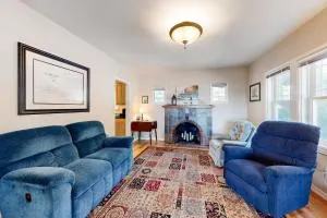 Cliff Retreat - Garibaldi