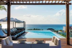 The Fives Downtown Hotel & Residences, Curio Collection by Hilton