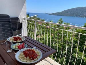 Sea view and family friendly home - 4hvězdičkové hotely ve městě Herceg Novi