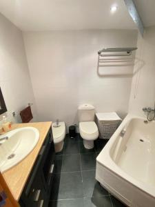 Elegant 2-Bedroom Apartment in Benidorm with Private Pool and Scenic Garden Views