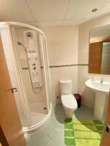 Elegant 2-Bedroom Apartment in Benidorm with Private Pool and Scenic Garden Views