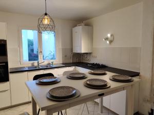 Sejours chez l'habitant EVRY - BELLE CHAMBRE R+1 : photos des chambres