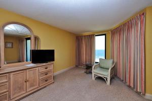 Seaside Splendor Elegant 2BR Condo Resort Perks