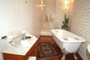 Hotels Chateau de La Dame Blanche - Logis : photos des chambres
