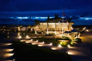 Mahogany Bay Resort and Beach Club, Curio Collection