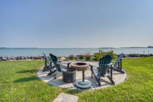 Waterfront Lake Poinsett Retreat with Fire Pit!