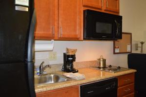 Queen Studio Suite - Mobility Access Tub/Non-Smoking room in Candlewood Suites-Augusta an IHG Hotel