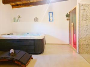 Casa Nini Mer - cozy house with sauna and indoor jacuzzi