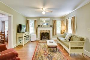 Pinnacle Mountain Falls Sunset Cottage with Deck