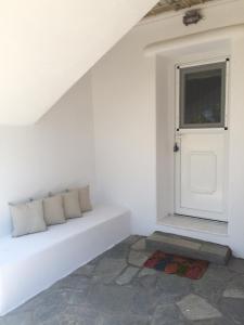 Deluxe King Studio room in Casa Nostra Mykonos Retreat Accommodation