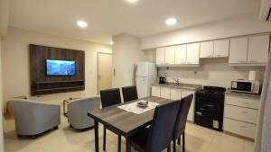 Vid_y_Olivo. Cómodo departamento en el centro de Maipú