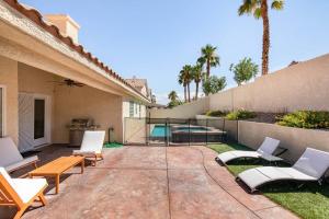 Stunning Home w pool & King bed 10min to Red Rock
