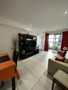 Amplio DOS ambientes con balcón a 250 mts del mar