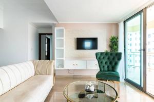 3 BDR Ocean View luxury Apartment . Sleeps 6