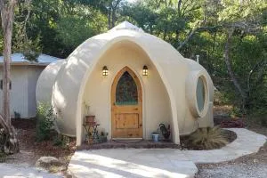 Dome with Hempcrete Bedroom! - Blanco