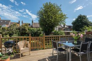 Picton House- 3 bed house with decking and garden, central Ramsgate