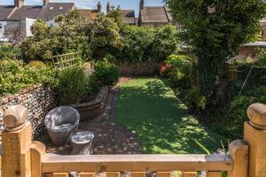 Picton House- 3 bed house with decking and garden, central Ramsgate