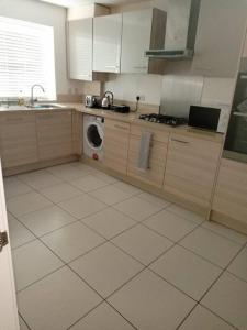 Stansted Airport Serviced Accommodation x DM for Weekly x Monthly Deals by D6ten Homes Ltd