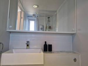 Sea Breeze in Brighton Marina with Free Parking