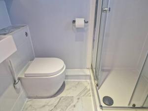 Sea Breeze in Brighton Marina with Free Parking