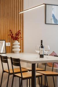 Exclusive Dohany Apartment With Balcony next to the New York Café