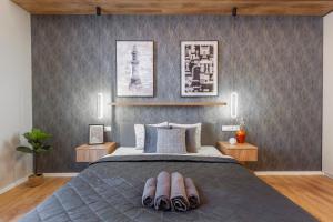 Exclusive Dohany Apartment With Balcony next to the New York Café