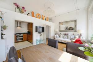 Hobart Home, spacious 2-bed flat in Pimlico