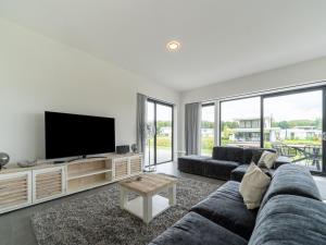 Water villa in Zeewolde with jetty