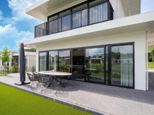 Water villa in Zeewolde with jetty