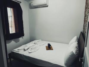 Cute Apple - At The Heart Of The Old Town