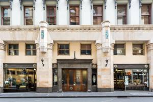 Heritage Charm in Melbournes Heart with Rooftop