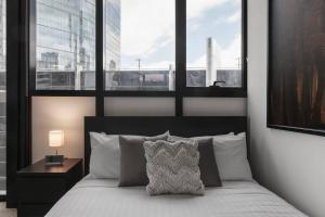 Iconic Southbank Locale meets Modern Comfort