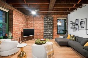 Retro meets Industrial at Heritage Bond Store