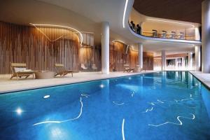 On the River - A Resort-style Retreat in Docklands