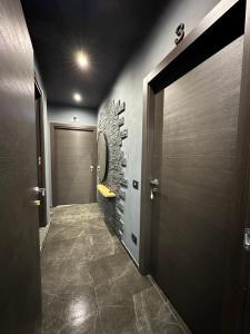 Zimmer mit Kingsize-Bett