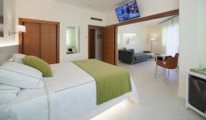 Queen Room with Balcony room in Rias Bajas