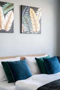 Stylish Apartment near Wroclavia for 4 Guests by Noclegi Renters