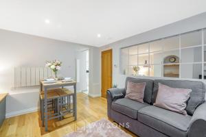 Modern Living by Lawsons with FREE PARKING