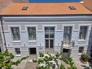 Zoes Villa - Modern Karystos Apartments By The Port & Beach