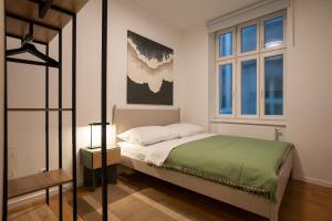 42 m2 central bright apartment with a terrace