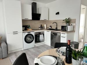 Appartements Appart Cozy CDG, Paris, Disney, Parc Expo, Asterix : photos des chambres