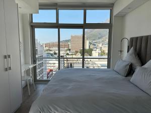 Studio corner unit in the heart of CBD