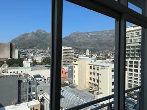 Studio corner unit in the heart of CBD