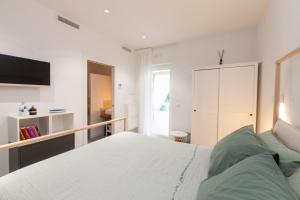 King Room with Pool View