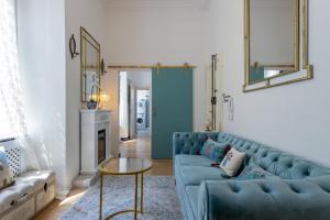 Pearl Of Florence by Halldis