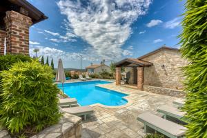Vila Amyra With Pool - Happy Rentals 